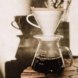 Kto i kiedy wynalazł jeden z najpopularniejszych akcesoriów kawowych - dripper?