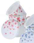 Kubek porcelanowy TING z drobnym porcelanowym zaparzaczem 0,32l - w czerwone kwiatki